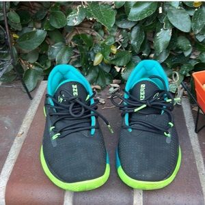 Boys Under Armour size 3